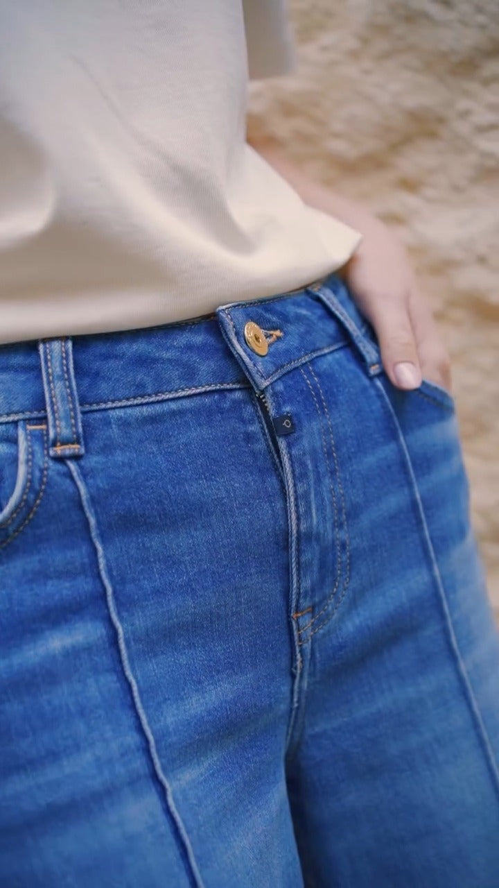 Casual Beige T Shirt And Blue Wide Leg Jeans Set - WOOLX