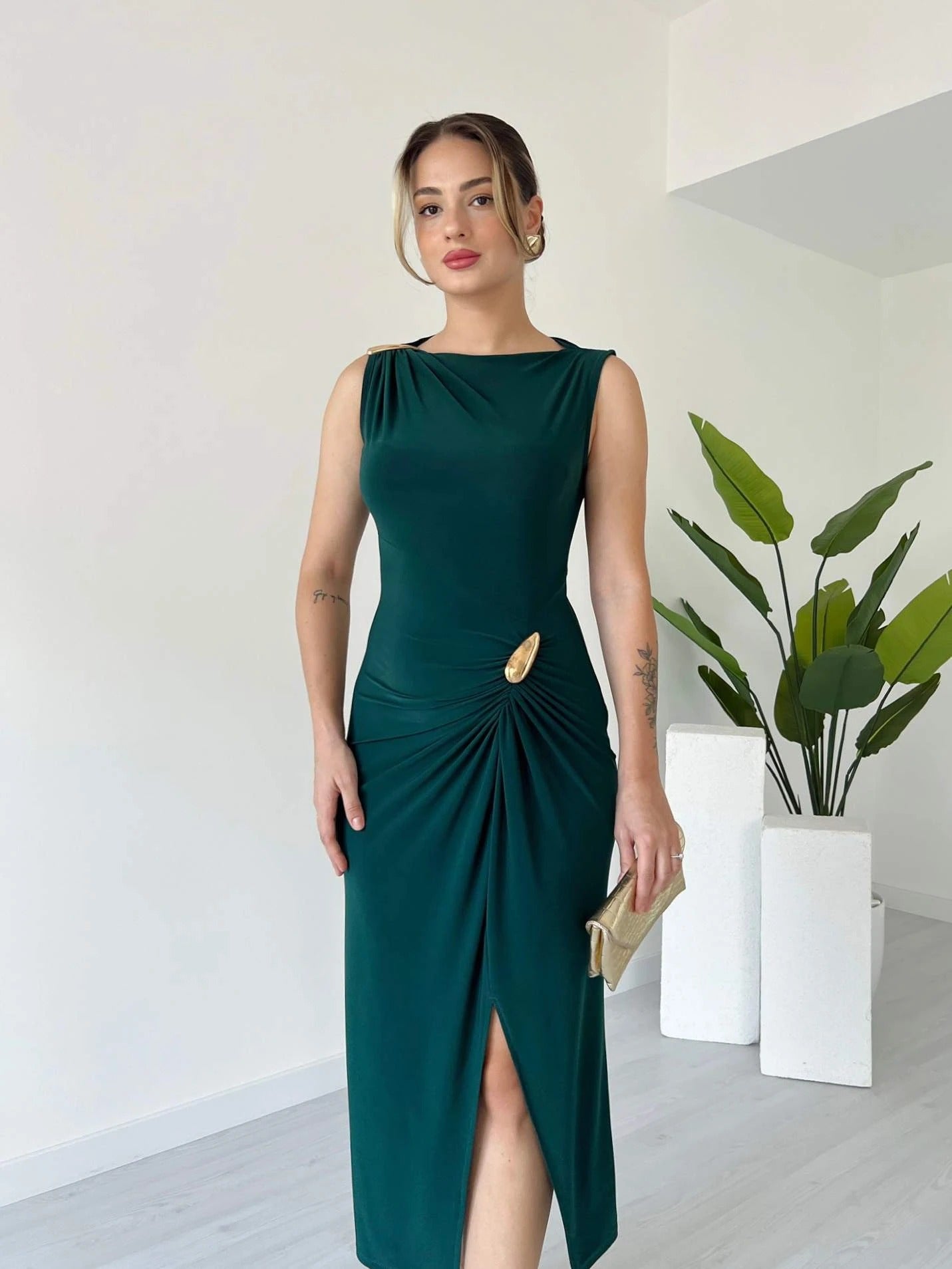 Burgundy Sleeveless Sheath Dress With Side Ruche And Slit - WOOLX