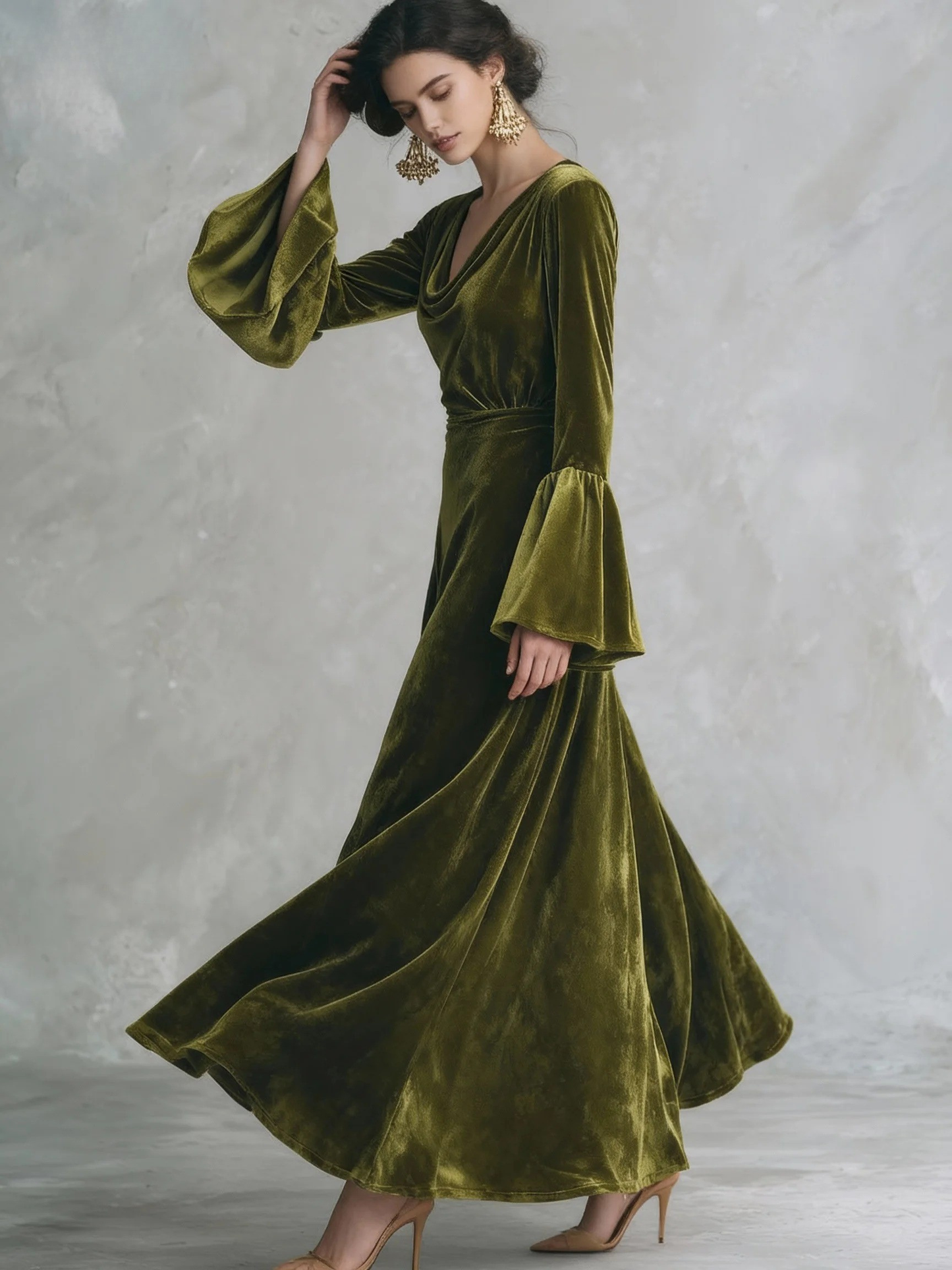 Elegant Retro Solid Color Flared Sleeve Velvet Maxi Dress